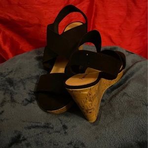 Black platform, good condition. American Eagle